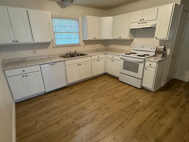 1601 Graham Dr — Photo 14