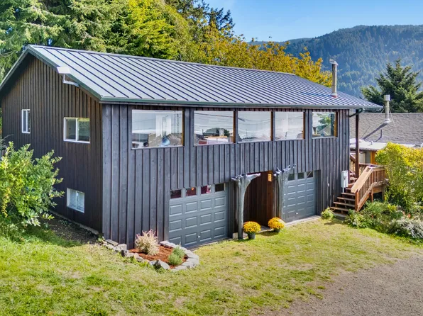 242 Prospect Ave, Yachats, OR 97498