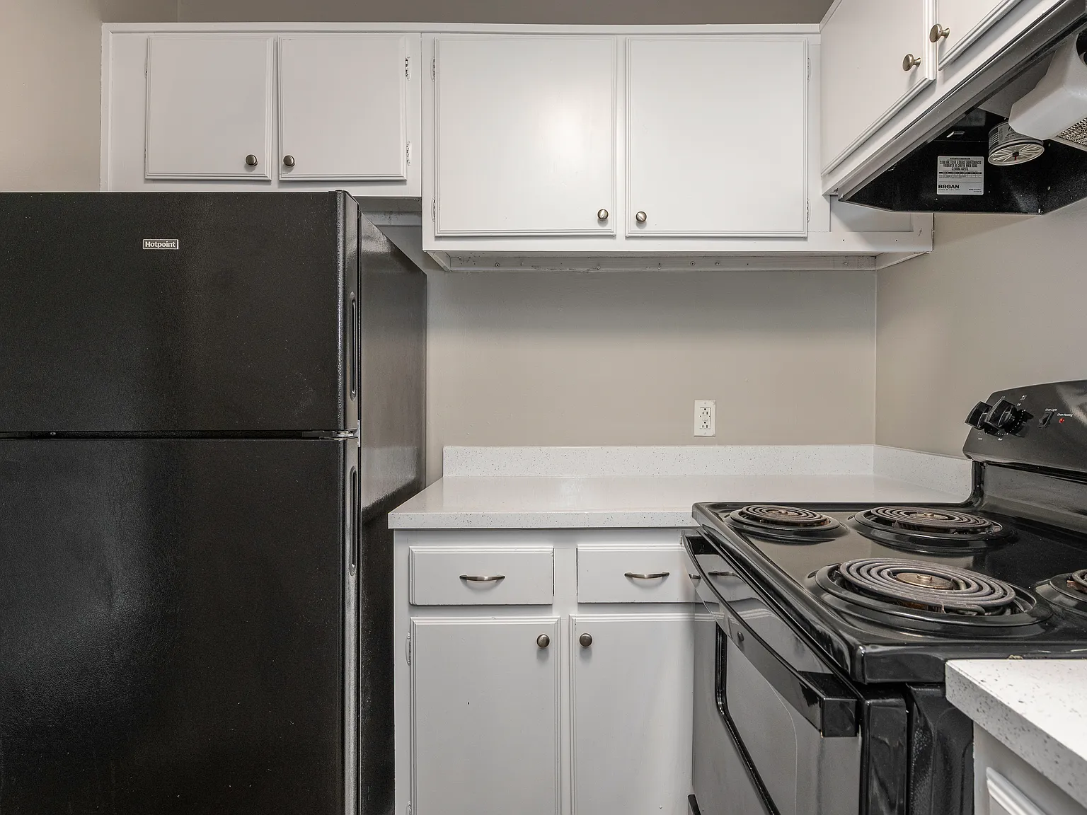 Signal Hill Apartments and Towhomes — Photo 3