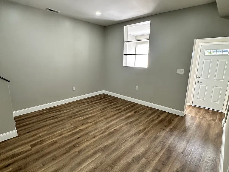 3004 Overland Ave — Photo 5
