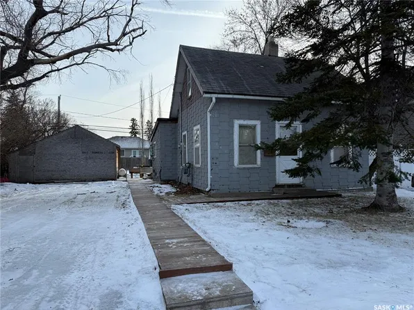 1035 Carleton STREET, Moose Jaw, SK S6H 3A3