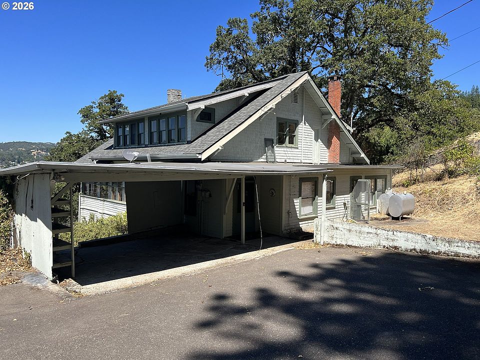 1st image of 1212 SE Reservoir Ave