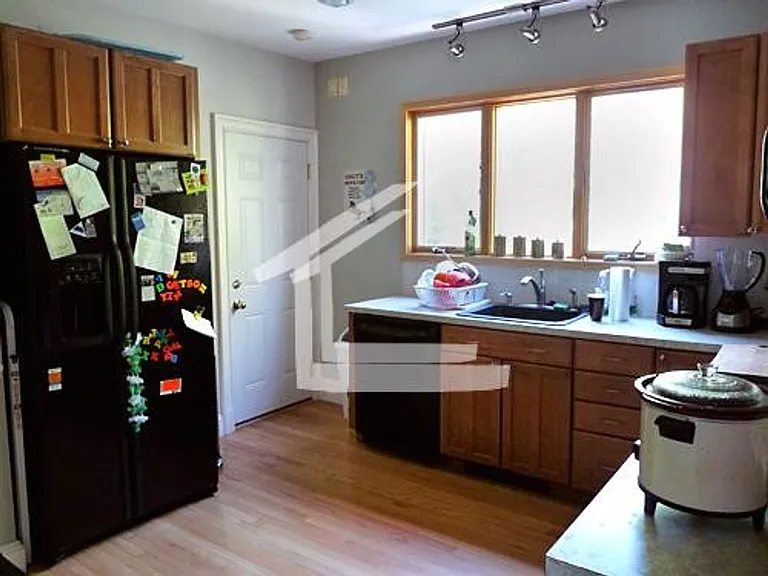 31 Raymond St #1 — Photo 10
