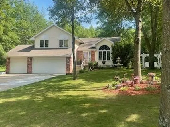 32344 Hunters Run Dr, Van Meter, IA 50261
