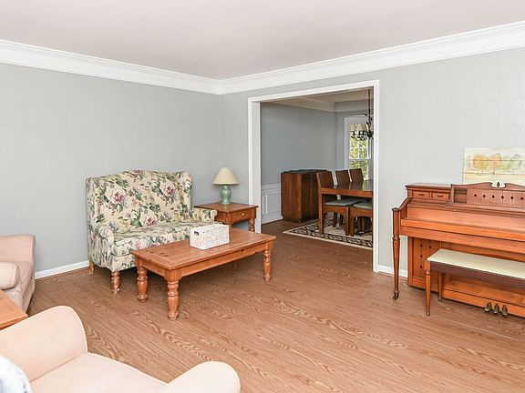5th image of 5 Salford Ct