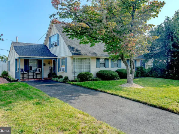 37 Palfrey Ln, Willingboro, NJ 08046