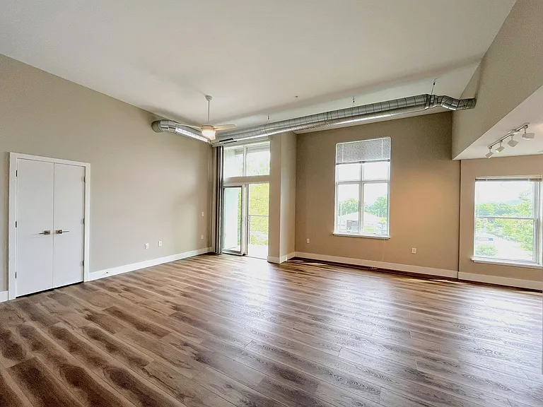 Sunrise Apartments — Photo 33
