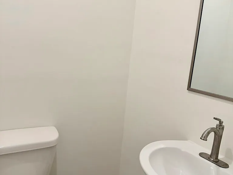 1/2 bath off utility