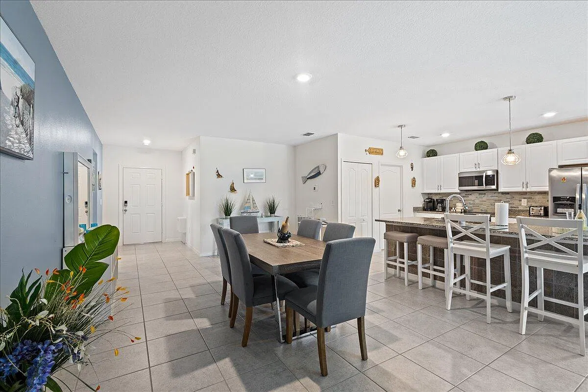 4 bed, 2.0 bath, 1874 sqft, $3,000 — Photo 4
