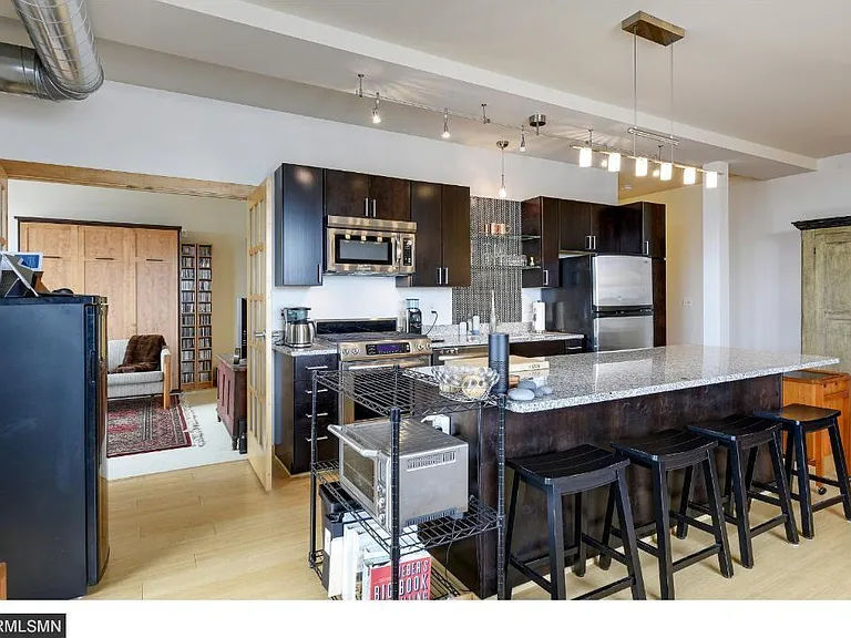 521 2nd St SE #306 — Photo 3