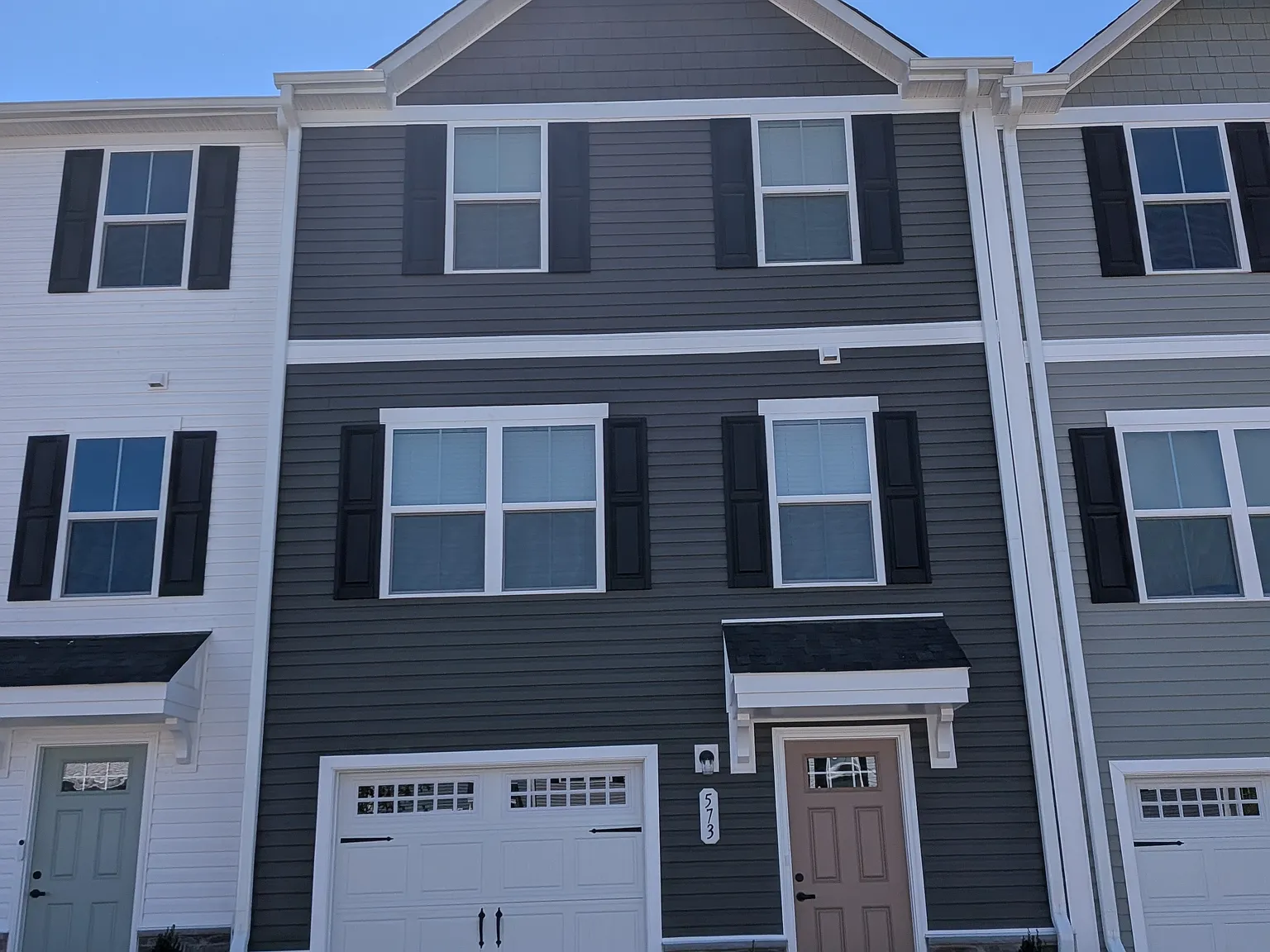 3 bed, 1560 sqft, $1,845 — Photo 2