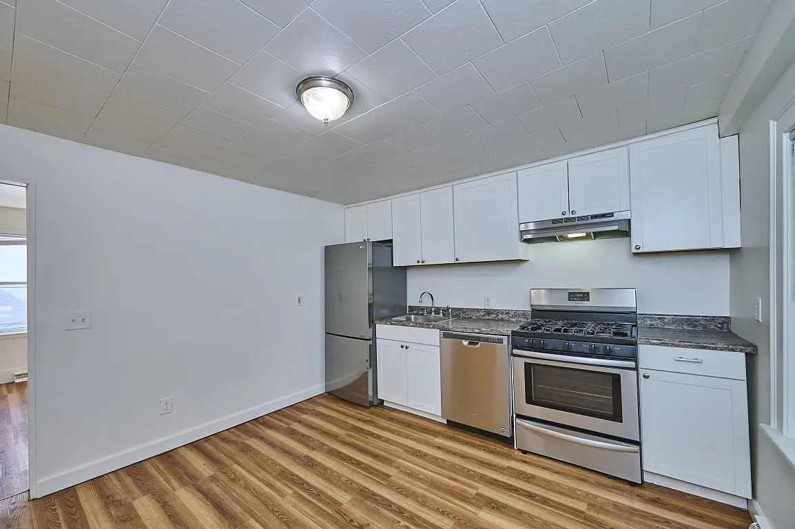 2 bed, 900 sqft, $2,300 — Photo 2