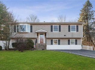 9 Shaw Hwy, Cortlandt Manor, NY 10567