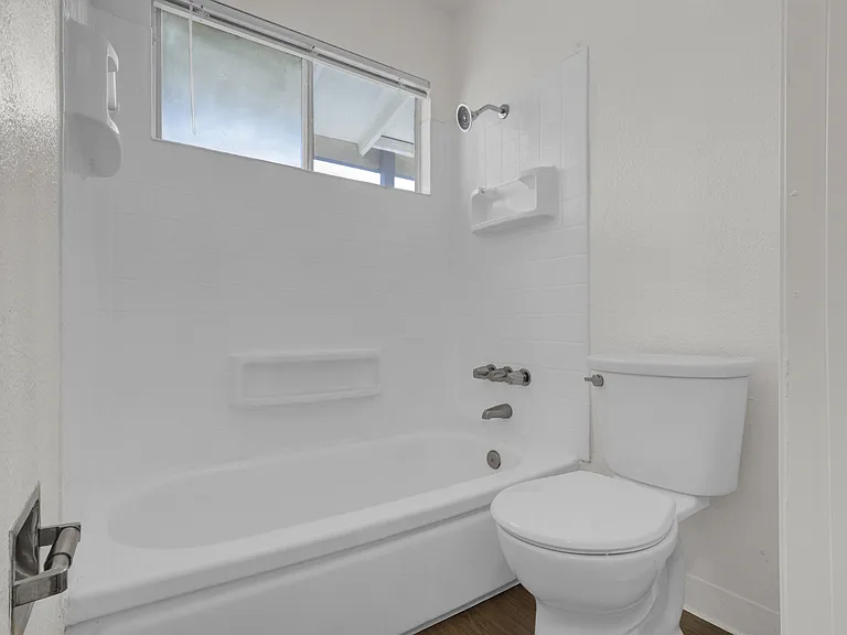 Carmichael Apartments — Photo 10