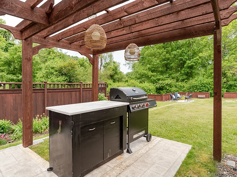 67 Lydon Ln E — Photo 49
