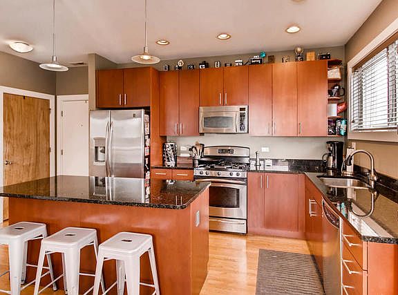 4th image of 2144 W Schiller St Unit G