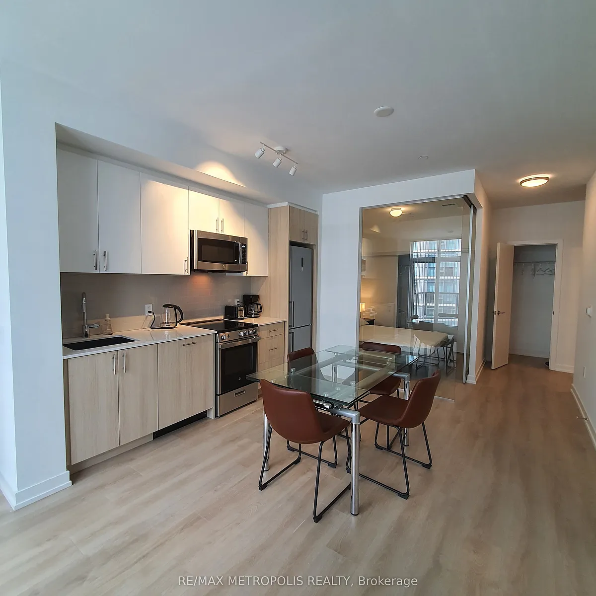 Building Photo - 1195 The Queensway #807
