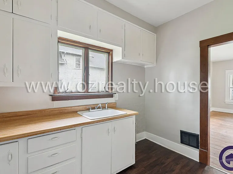 2027 Berkshire Pl — Photo 5
