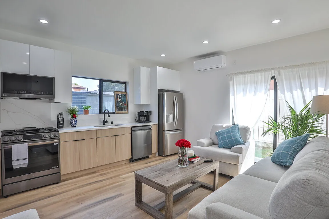 2 bed, 2.0 bath, $2,995 — Photo 4