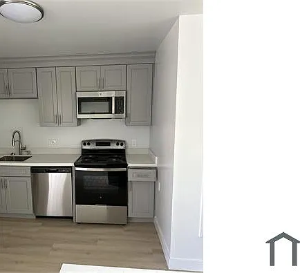 587 105th Ave #8 — Photo 2