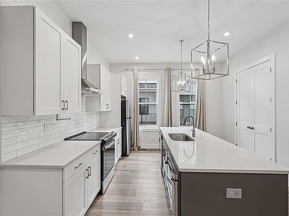 4th image of 193 Chestnut Cir #38