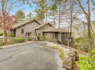 22 Racquet Club Villas Dr, Sapphire, NC 28774
