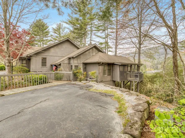 22 Racquet Club Villas Dr, Sapphire, NC 28774