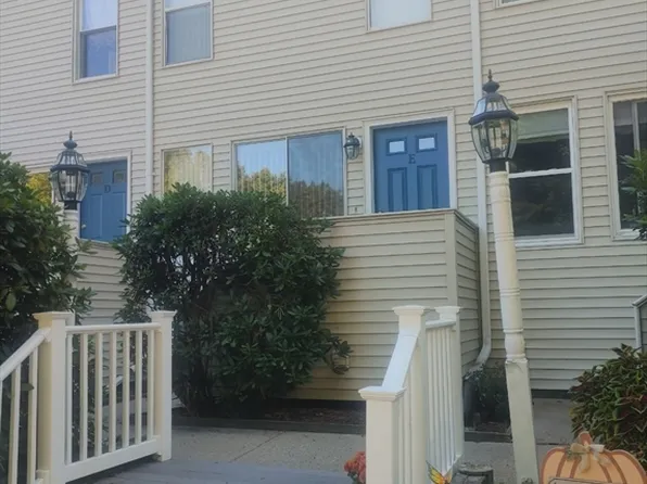 18 Winter St APT E, Foxboro, MA 02035