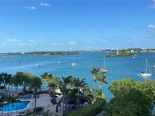 5 Island Ave #8G Photo 1