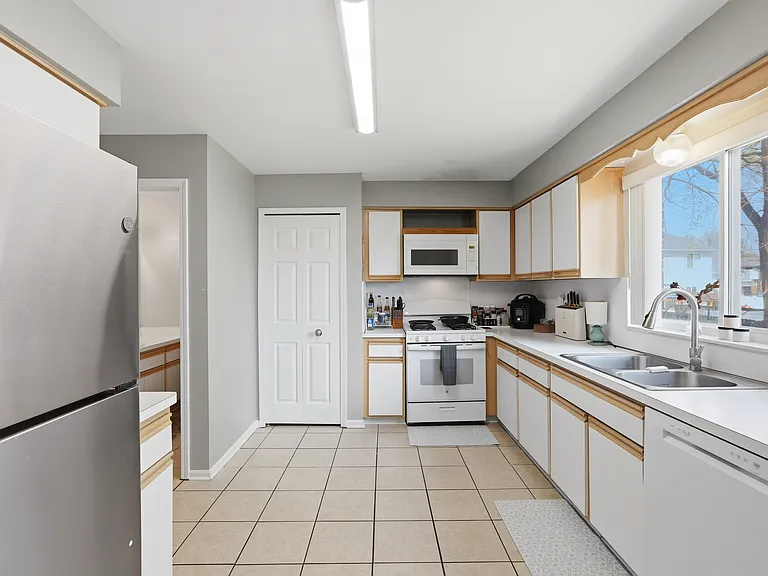 107 Hacker St — Photo 4