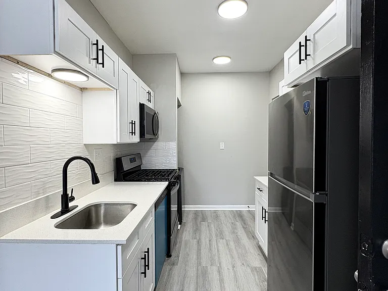 Meridian Living II — Photo 17