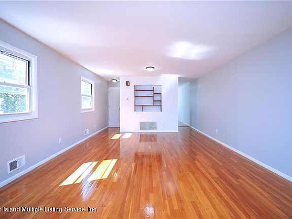 3rd image of 127 Oceanview Pl