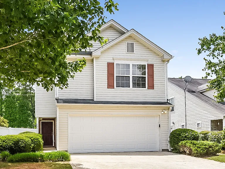 205 Silver Ridge Dr — Photo 1