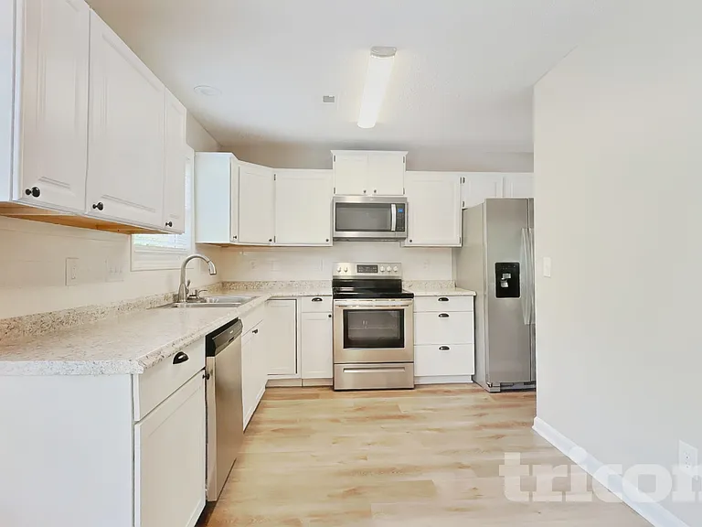 5708 Green Apple Dr — Photo 8