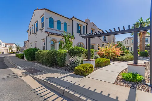 2477 W Market Pl Photo 1