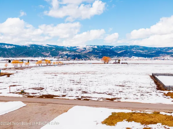 12 E Circle Dr, Thayne, WY 83127