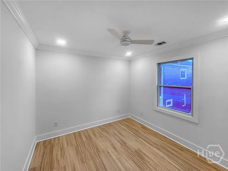 316 W 40th St #D — Photo 11