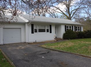 32 Metzner Rd, Ronkonkoma, NY 11779