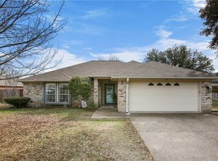 10604 Apache Dr, Woodway, TX 76712