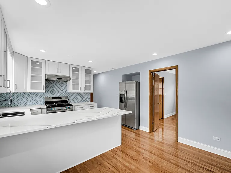 5740 N Lowell Ave #2 — Photo 14