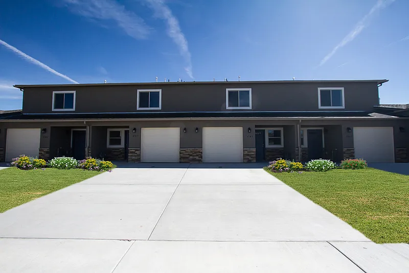 3 bed, 2.0 bath, 1318 sqft, $1,950 — Photo 1