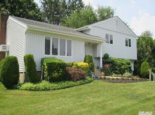 4 N Fordham Rd, Hicksville, NY 11801