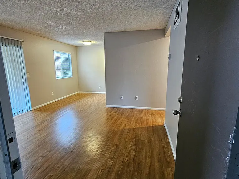 Del Mar Apartment Homes — Photo 13