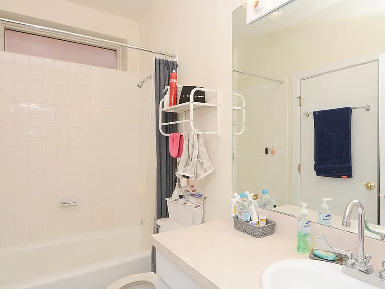 1346 W Henderson St #3 — Photo 17