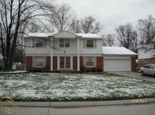 22842 Pontchartrain Dr, Southfield, MI 48034
