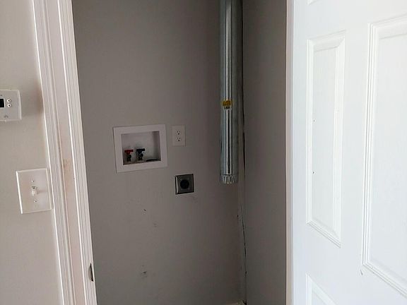 5th image of 770 Pawling Ave #2