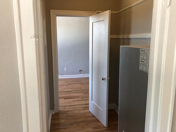 4th image of 1414 W Pratt Blvd APT 208