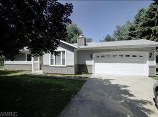 56826 Bow Dr, Three Rivers, MI 49093