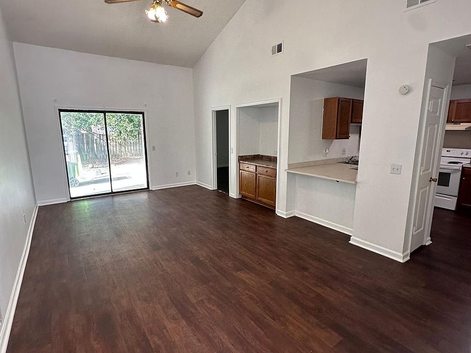 1st image of 141 Villa Ct #A