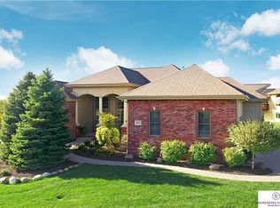 1402 Placid Lake Cir, Papillion, NE 68046